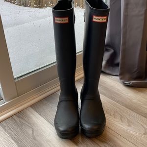 Talk Black Adjustable Hunter Rainboots
